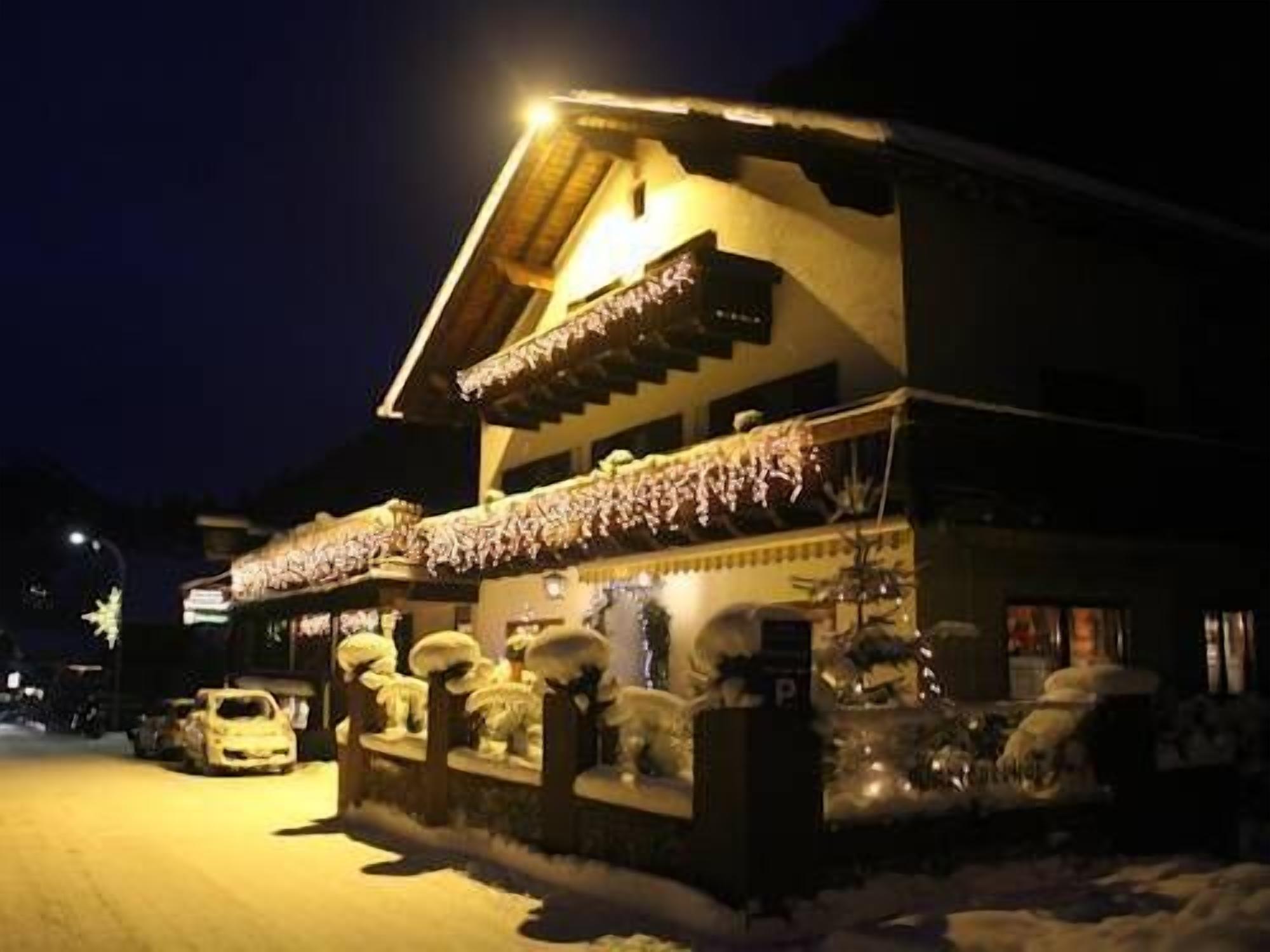 Fasade – kveld/natt