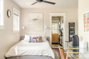 Bureau, fer et planche à repasser, Wi-Fi, draps fournis