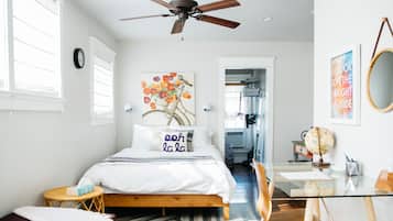 Desk, iron/ironing board, WiFi, bed sheets