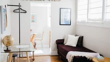 Smart TV, books, stereo