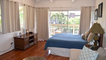 1 dormitorio, tabla de planchar con plancha, wifi y ropa de cama