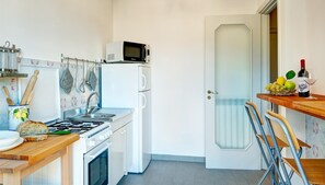 Lägenhet - 2 sovrum | Eget kök | Kylskåp, mikrovågsugn, spishäll och vattenkokare