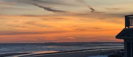 På stranden og solsenger