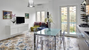 Leilighet, 3 soverom | Spiseområde på rommet