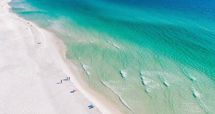 REUNION HOUSE: Gerade renoviert! <1 min zu Fuß! Ansichten! Strandservice! Großartige Aussichten!