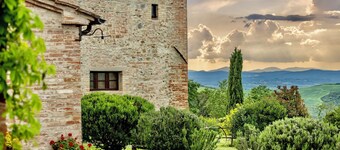 Traditional Tuscan farmhouse with breathtaking views 19 Minutes from Montalcino