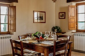 Dining - Traditional Tuscan farmhouse with breathtaking views 19 Minutes from Montalcino (Montalcino)
