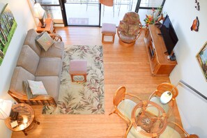 Living area - Beautiful, Updated Condo Across the Street from Famous Charley Young Beach (Kihei)
