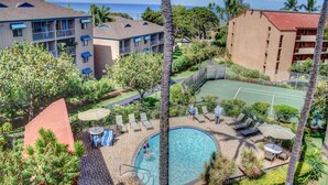 A resort with a swimming pool, lounge chairs, and a tennis court. - Beautiful, Updated Condo Across the Street from Famous Charley Young Beach (Kihei)