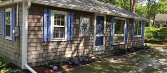 Compass Rose Cottage ★ Steps to Flax Pond & Nature Trails ★ Kayaks