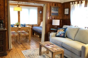 Smart-TV, Bücher, Stereoanlage