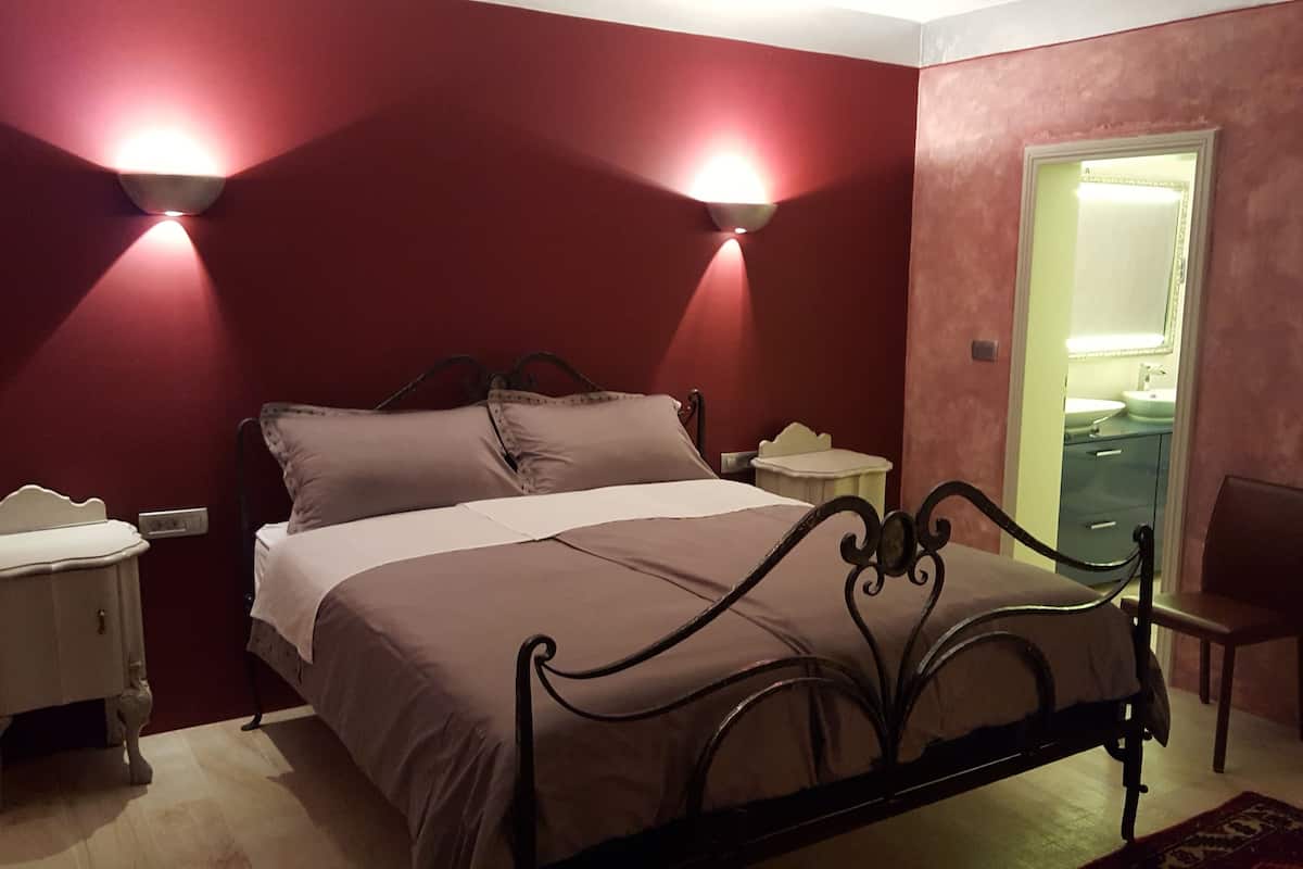 Căn hộ Deluxe, 2 phòng ngủ, ban công | Bàn, bàn ủi/dụng cụ ủi quần áo, nôi (giường cho trẻ sơ sinh) miễn phí