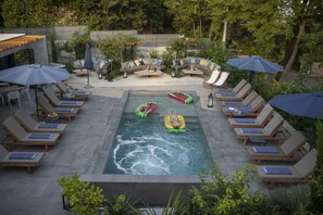 Children’s play area – outdoor