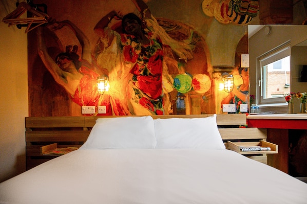 Signature Double Room, 1 Double Bed, Non Smoking, Shared Bathroom