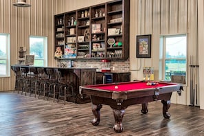 Bar (on property) -  Barndo -7 acres- sleeps 28! Great for groups, custom fire pit area, pool table! (Brenham)