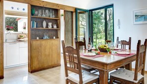 Lägenhet - 3 sovrum | Eget kök | Kylskåp, mikrovågsugn, ugn och spishäll