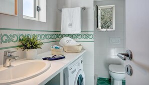 Lägenhet - 3 sovrum | Badrum | Hårtork, bidé och handdukar