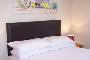 مكواة/لوح كي وملاءات أسرّة