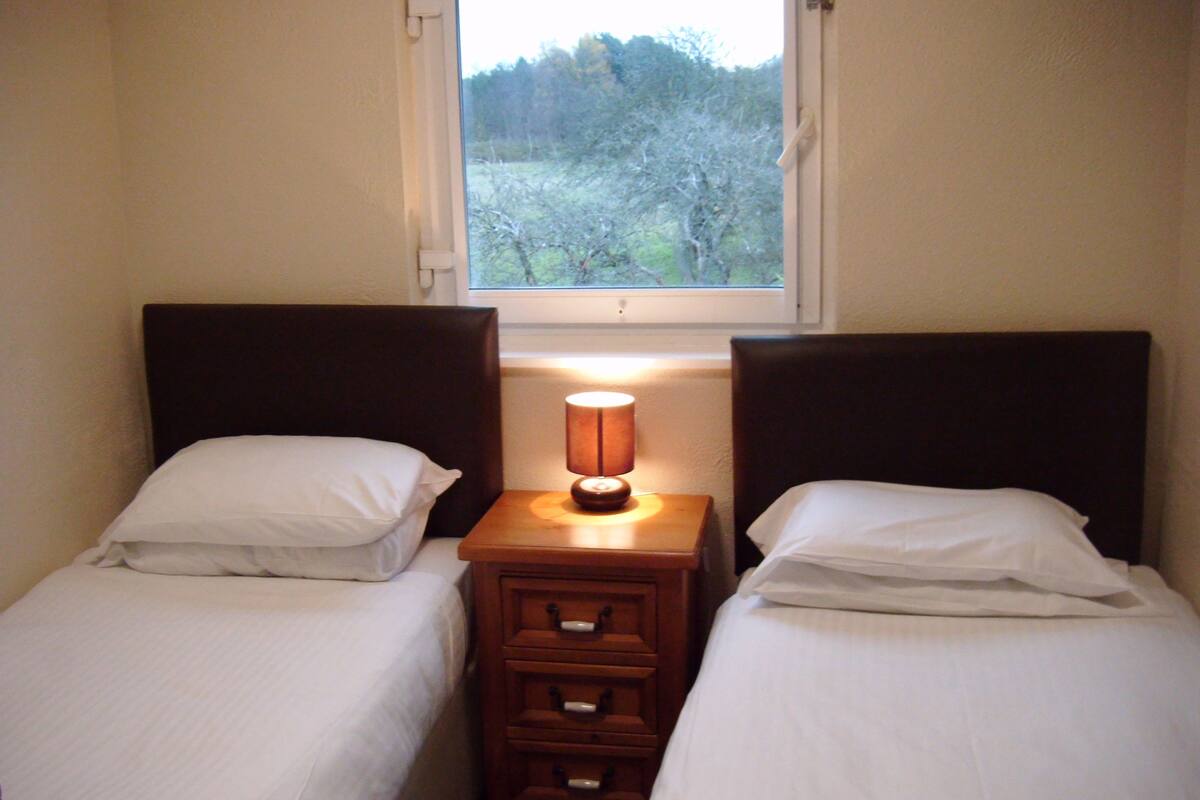 Iron/ironing board (on request), bed sheets