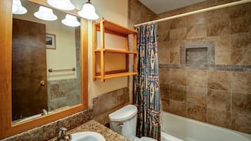 Combined shower/bathtub, eco-friendly toiletries, hair dryer, towels