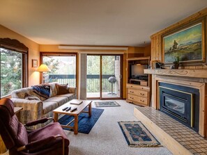 Flat-screen TV, fireplace - Conveniently located condo with fireplace and gorgeous views - Stillwater Studio Retreat (Gallatin Gateway)