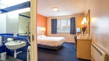 Una scrivania, ferro/asse da stiro, Wi-Fi gratuito, lenzuola