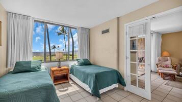 2 habitaciones, escritorio, tabla de planchar con plancha y internet