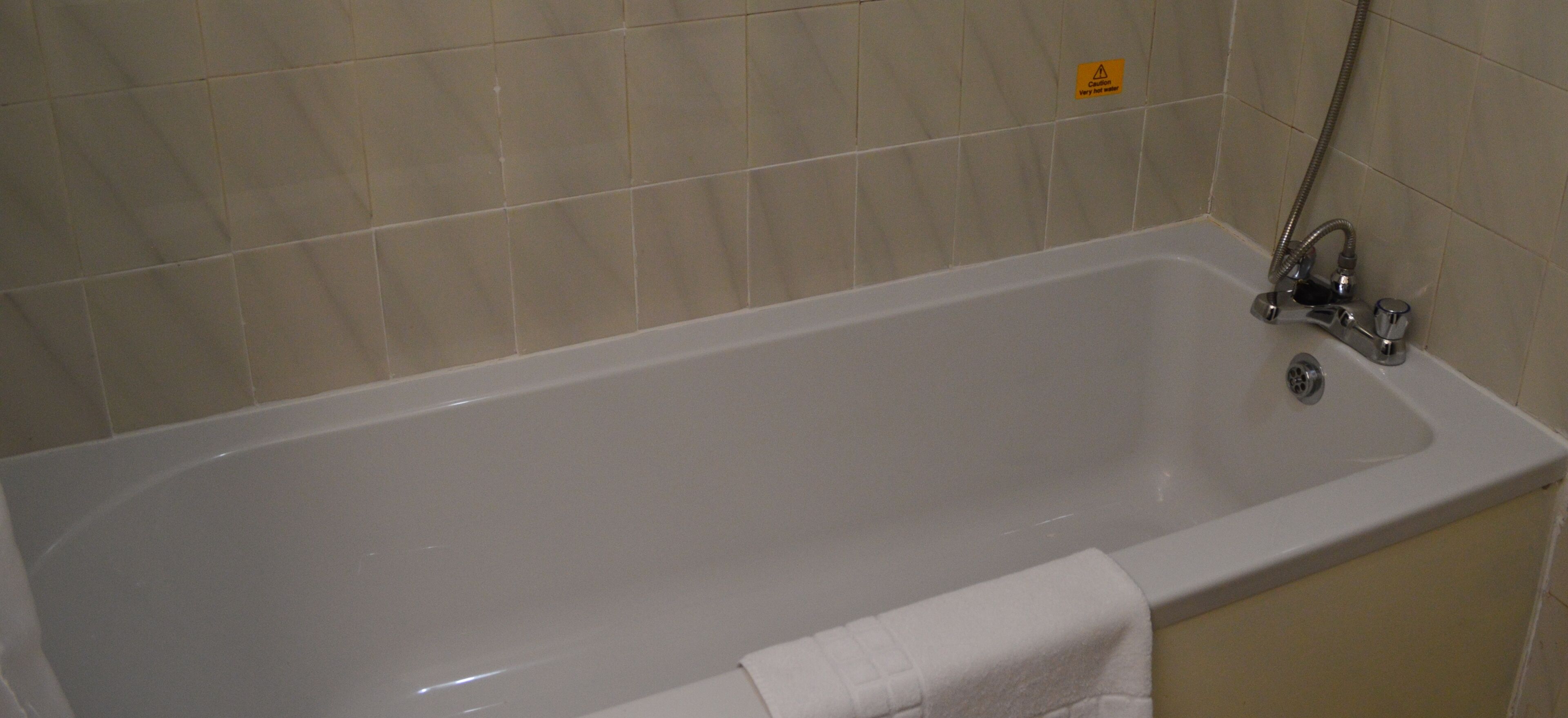 غرفة مزدوجة بريميير - سرير مزدوج - ثلاجة | حمام | تجهيزات دش، مناشف