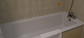 Premier Double Room, 1 Double Bed, Refrigerator | Bathroom | Shower, towels - Metro Inns Walsall (Walsall)