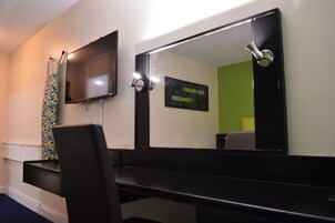 尊贵双人房, 1 张双人床, 冰箱 | 熨斗/熨板、免费 WiFi、床单