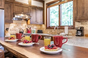 Enjoy a meal with a view from the kitchen, where you can prepare and serve a delicious breakfast.