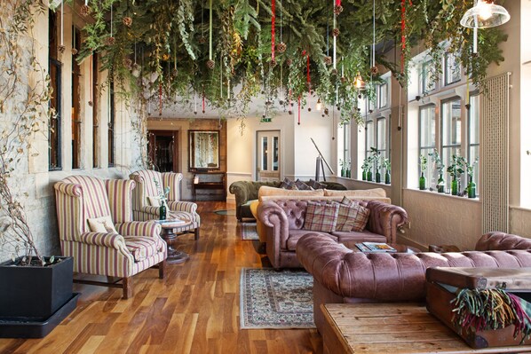Lobby-Lounge