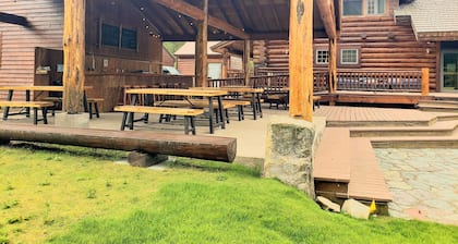 Rustic 1 bedroom, 1 bath, 2 minutes from the West Glacier Park