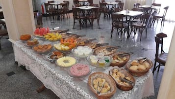 Her gün ücretsiz kahvaltı