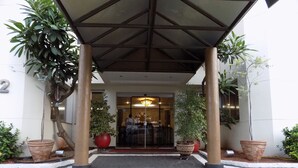 Pintu masuk hartanah