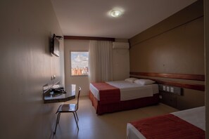 Triple Room | Minibar, desk, soundproofing, free WiFi - Hotel Apollo Inn Express (Uberlandia)