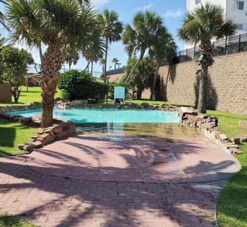 Amazing Sunsets! Sleeps 6! 3 pools!Dog friendly, great views!