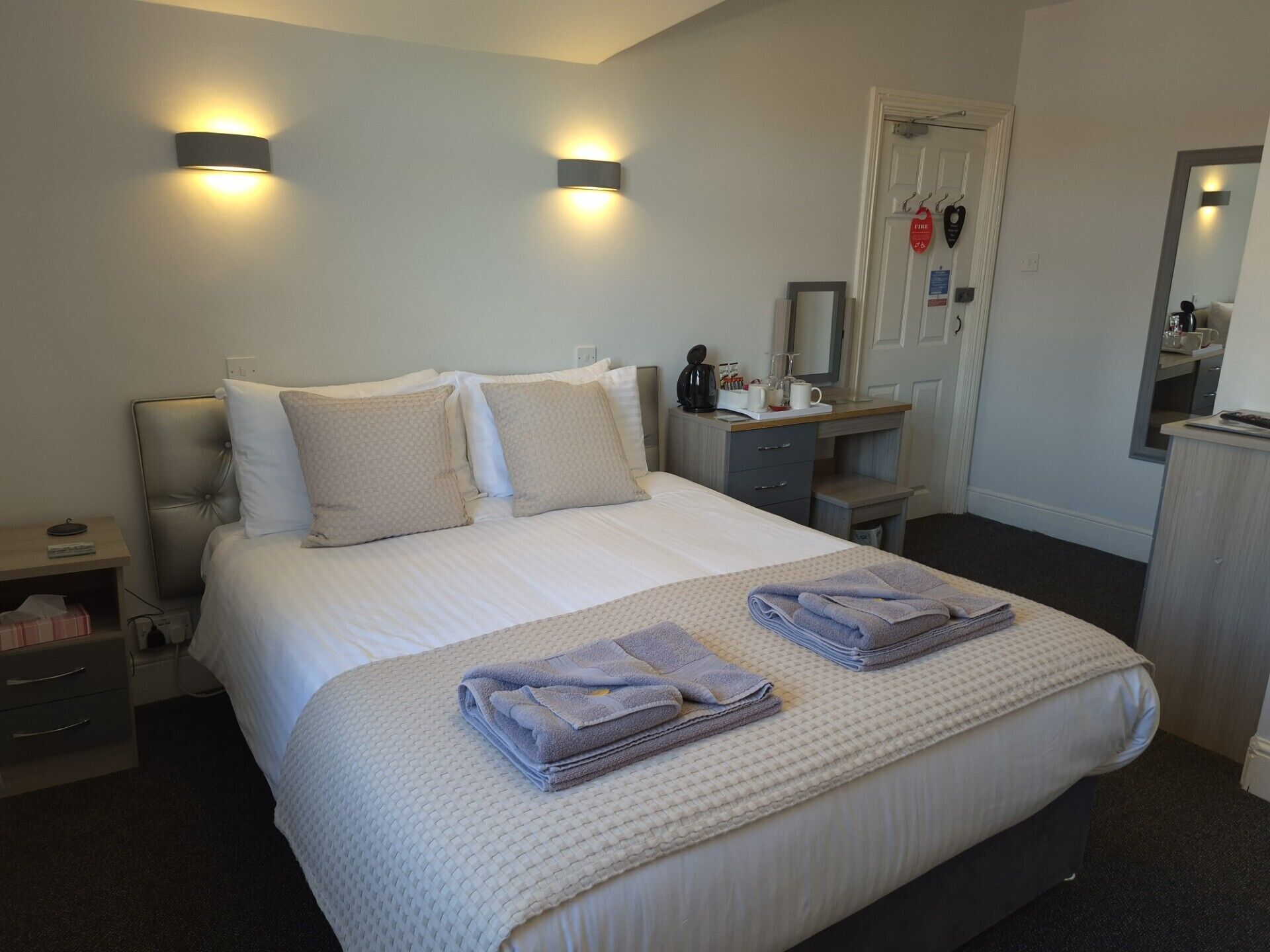 Deluxe Double Room, 1 King Bed, Ensuite | Premium bedding, desk, blackout curtains, iron/ironing board