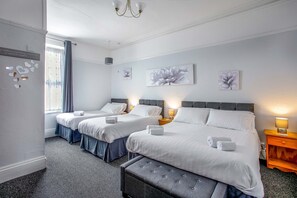 Chambre Quadruple Familiale, salle de bains attenante