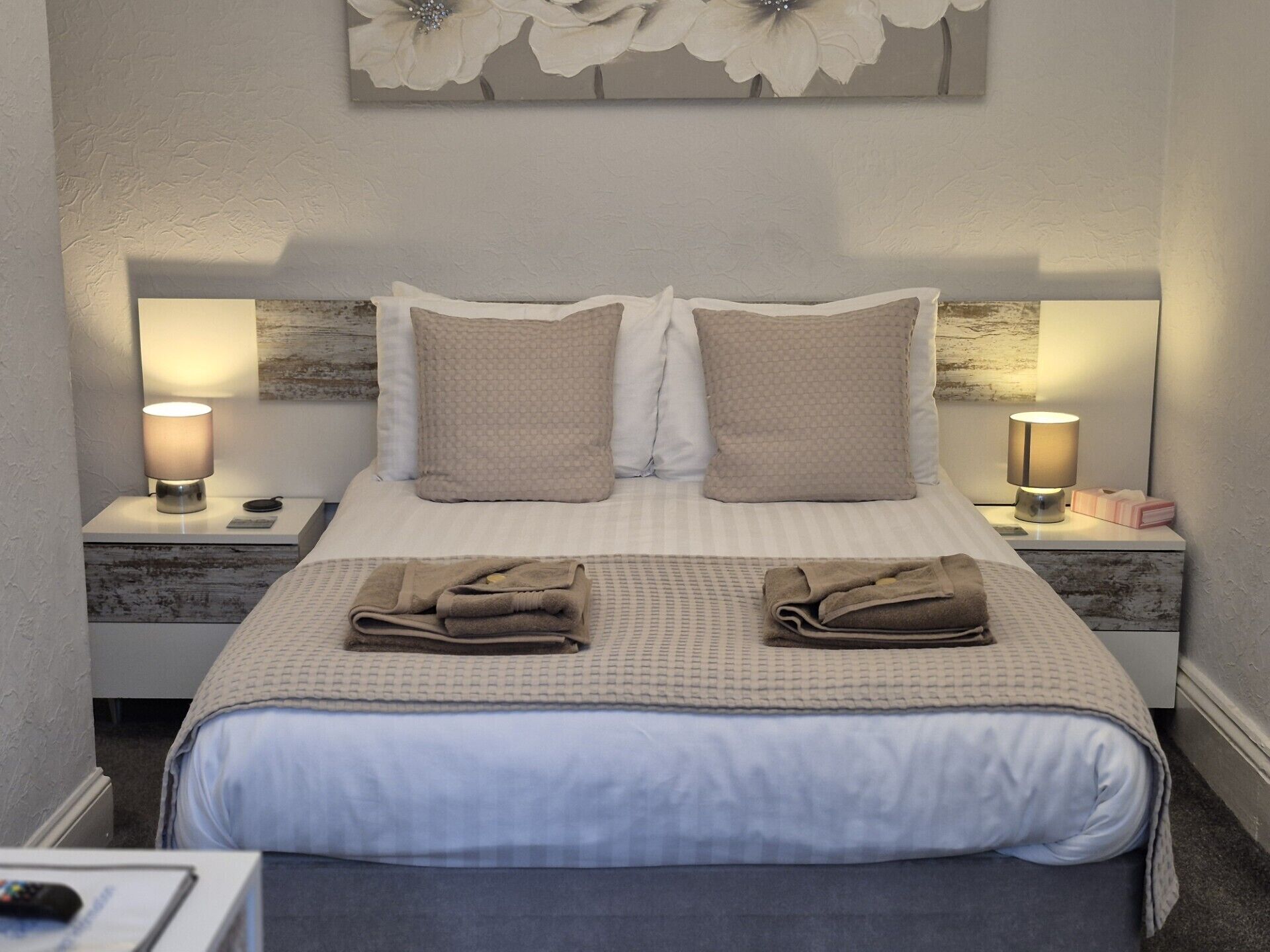 Deluxe Double Room, 1 Double Bed, Ensuite | Premium bedding, desk, blackout curtains, iron/ironing board