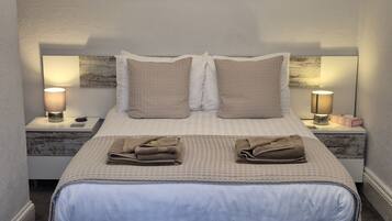 Deluxe Double Room, 1 Double Bed, Ensuite | Premium bedding, desk, blackout curtains