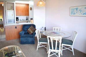 Dining - Budget Friendly Condo Overlooking the Pool (Kihei)