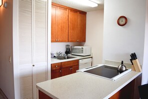 Fridge, microwave, oven, coffee/tea maker