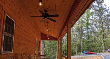 Peacefull, private Cabin! 140 acres,mile of river trails! 10 minutes to Rt.151!