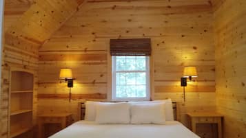 3 makuuhuonetta, tallelokero huoneessa, silitysrauta/-lauta