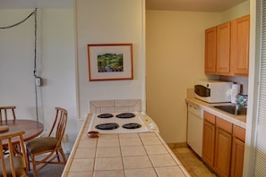 Fridge, microwave, oven, stovetop - Budget Friendly, Standard Condo with Short Walk to the Beach (Kihei)