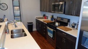 Fridge, microwave, oven, stovetop - Condo the Biker on the Arkansas river in the heart of Salida's Historic District (Salida)