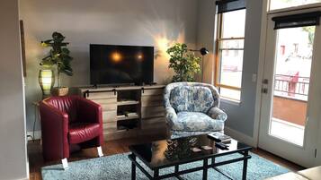 Televisión, futbolito, tenis de mesa y libros