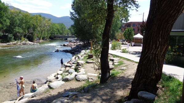 Beach - Condo the Biker on the Arkansas river in the heart of Salida's Historic District (Salida)