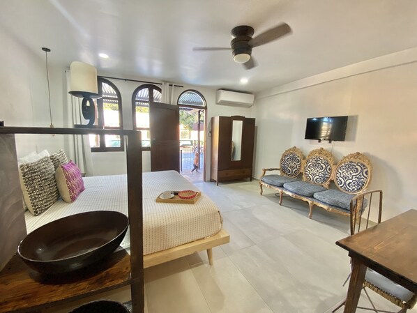 Iron/ironing board, free WiFi, bed sheets